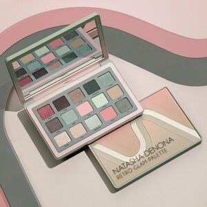 NEW Natasha Denona Glam RETRO GLAM EYESHADOW PALETTE PRO-LEVEL PIGMENTS
$69 O/S